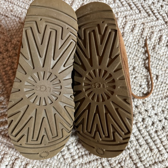 Ugg lace up women’s boots size 9 - Picture 4 of 5